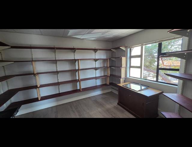 218M² OFFICE TO LET IN ROCKY DRIFT